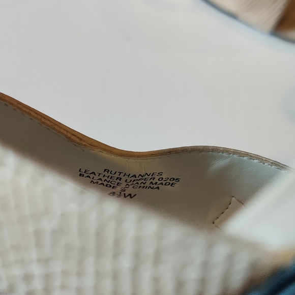 Preloved Easy Spirit Cream Coloured Strappy Sandals Size 8.5W - Picture 4 of 4